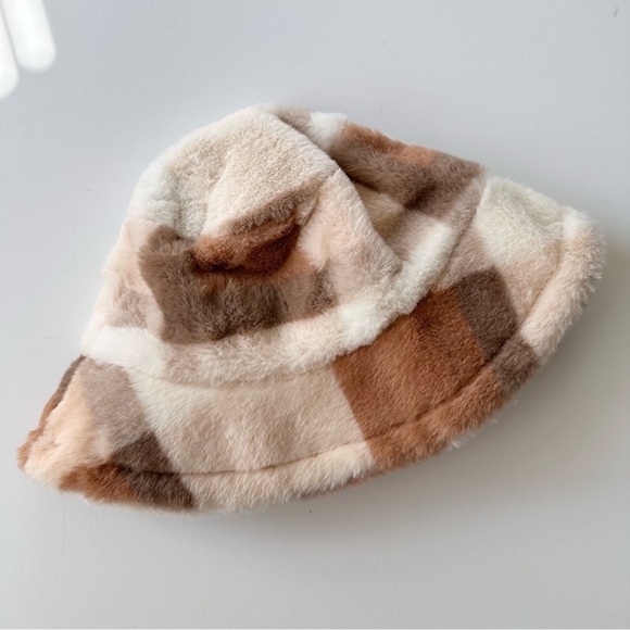 Bundle of two neutral plaid bucket hats, faux fur and wool blend. One size - Picture 4 of 6